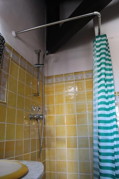 Private Apartment - The Lover'S Nest - Apt Privado Granada Bagian luar foto