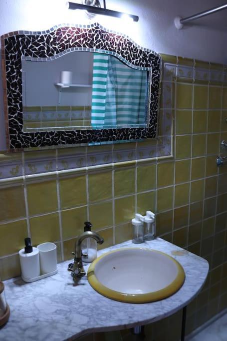 Private Apartment - The Lover'S Nest - Apt Privado Granada Bagian luar foto