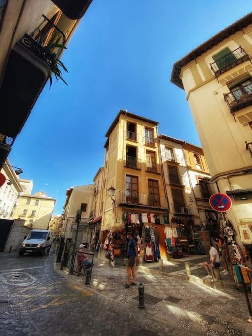 Private Apartment - The Lover'S Nest - Apt Privado Granada Bagian luar foto