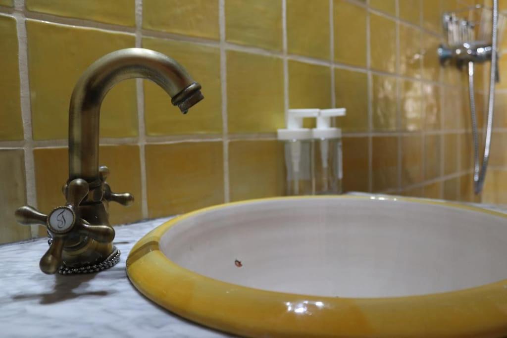Private Apartment - The Lover'S Nest - Apt Privado Granada Bagian luar foto
